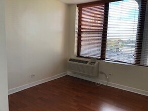 345 E Eastgate Pl in Chicago, IL - Building Photo - Building Photo