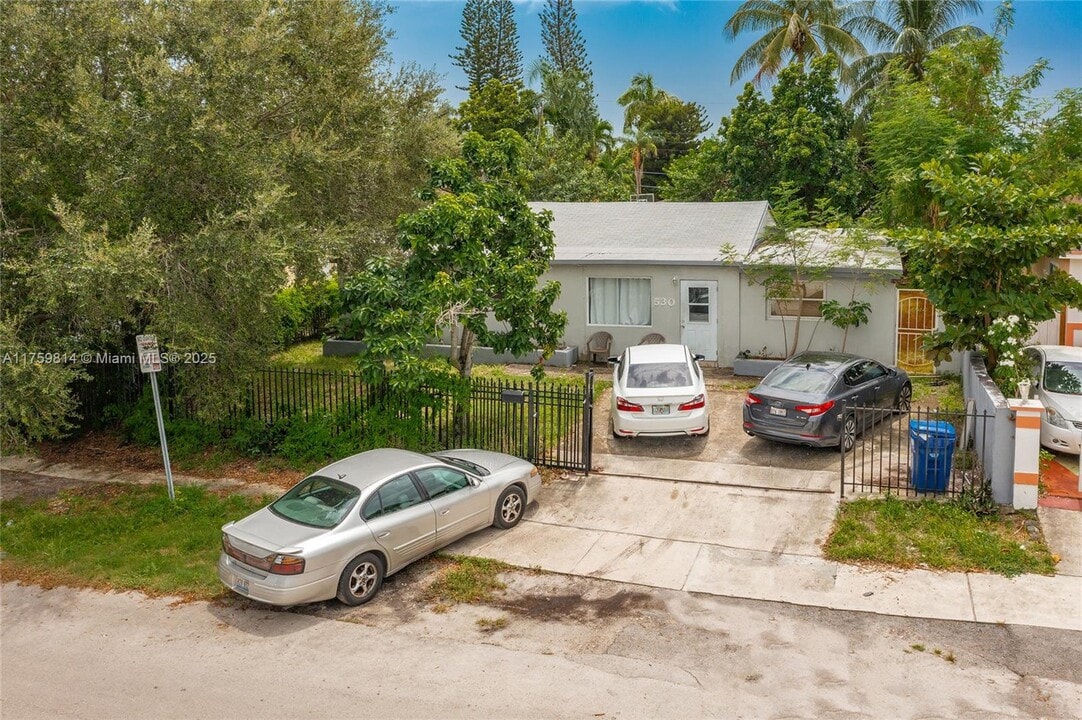 530 NW 109th St in Miami, FL - Building Photo