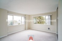 4314 S View Point Ter in Portland, OR - Building Photo - Building Photo