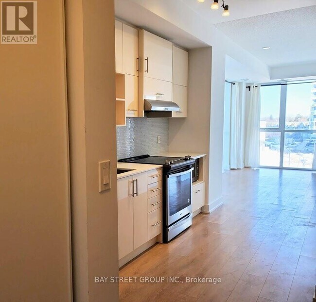 150-150 Fairview Mall Dr in Toronto, ON - Building Photo - Building Photo