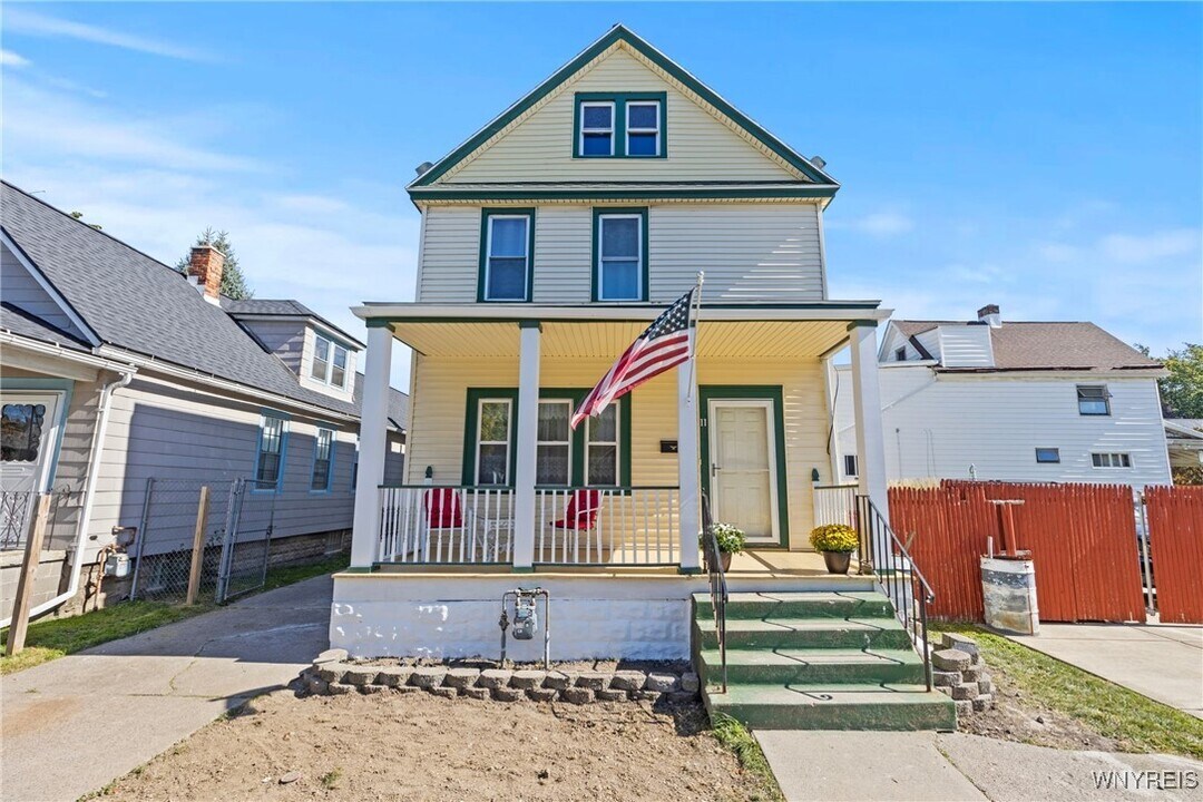 11 Baynes St in Buffalo, NY - Building Photo