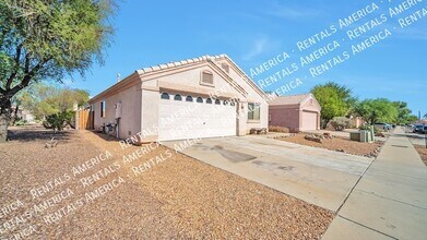 2252 W Silver River Way in Tucson, AZ - Building Photo - Building Photo