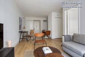 160 W 24th St in New York, NY - Foto de edificio - Building Photo