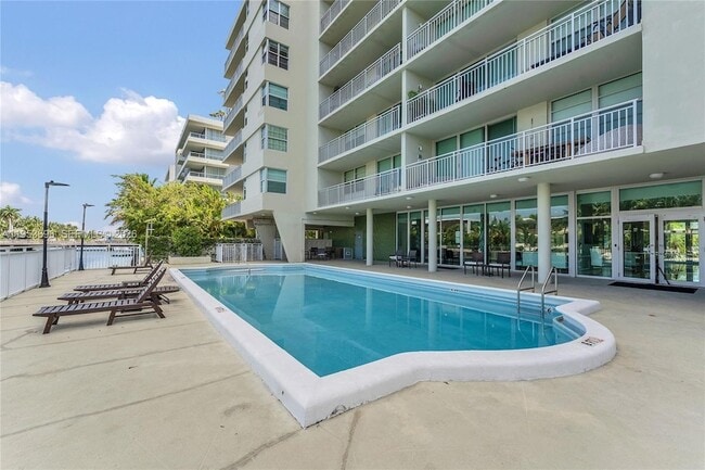 9500 W Bay Harbor Dr, Unit 7H in Bay Harbor Islands, FL - Building Photo - Building Photo