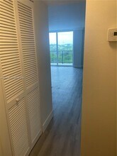 2075 NE 164th St in North Miami Beach, FL - Building Photo - Building Photo