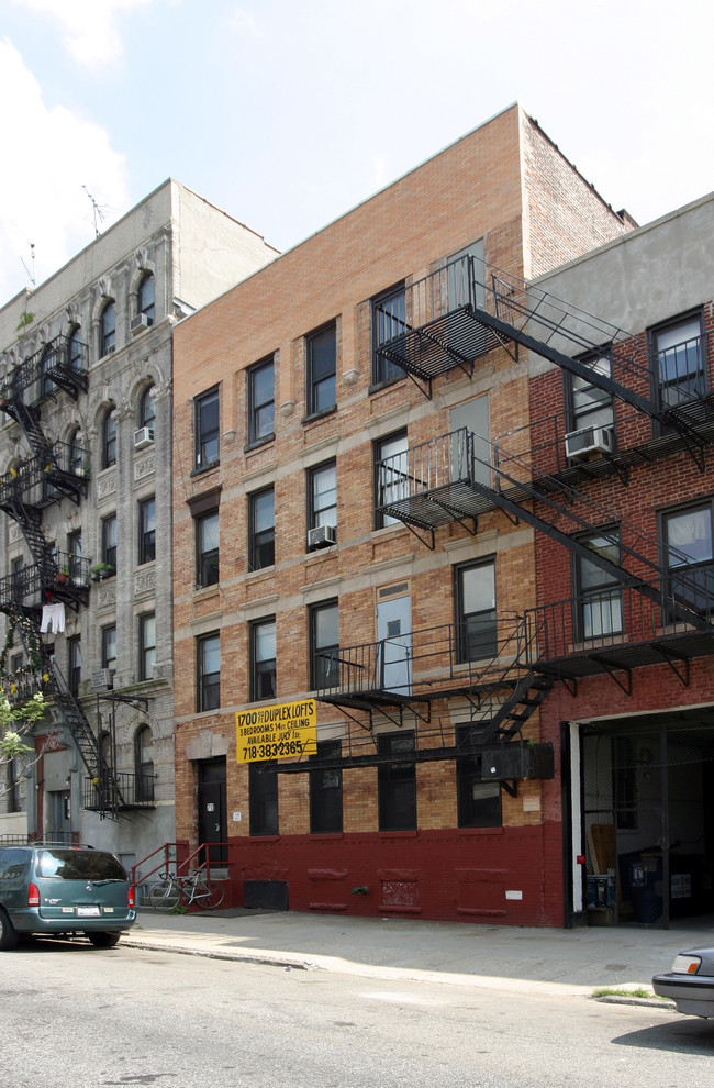 68 Richardson St in Brooklyn, NY - Foto de edificio - Building Photo