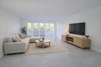 9159 SW 77th Ave in Miami, FL - Foto de edificio - Building Photo