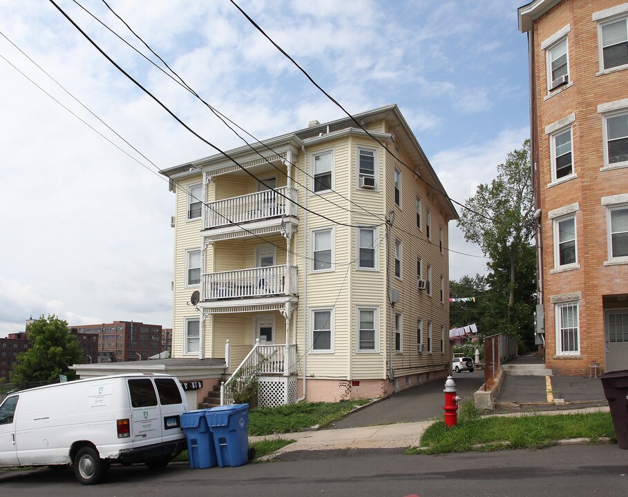 56 Booth St in New Britain, CT - Foto de edificio