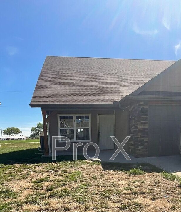 606 Easton Dr in Webb City, MO - Building Photo