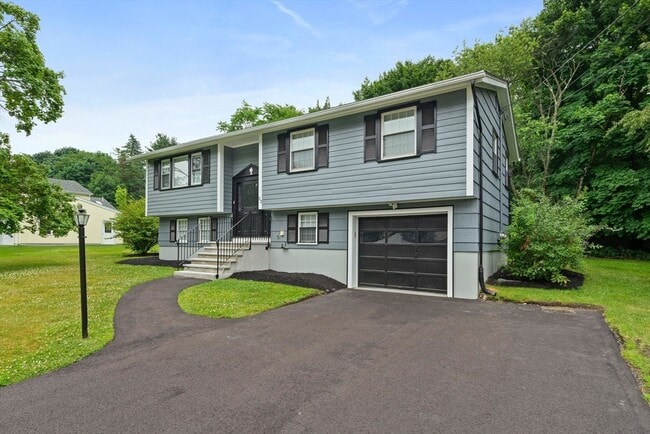 22 Redman Rd in Canton, MA - Building Photo - Building Photo