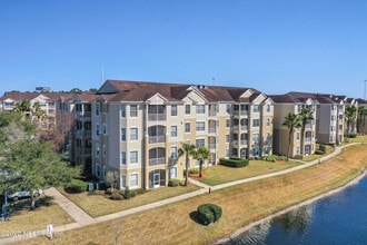 7801 Point Meadows Dr in Jacksonville, FL - Foto de edificio - Building Photo