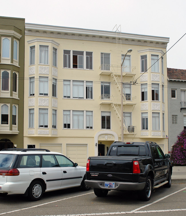 3737 Fillmore St in San Francisco, CA - Foto de edificio - Building Photo