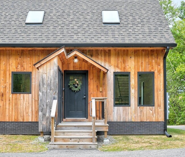 22 Pudding Pond Dr in Conway, NH - Building Photo - Building Photo