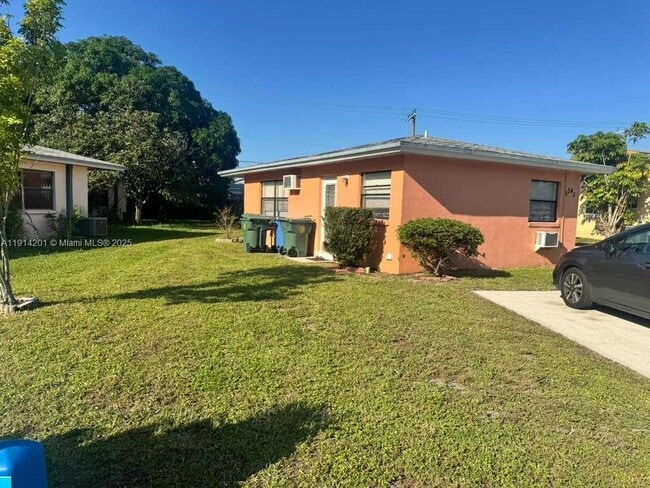 2345 NW 28th St in Oakland Park, FL - Building Photo - Building Photo
