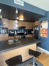 10550 Pl. de l'Acadie in Montréal, QC - Building Photo - Building Photo