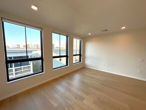 9 Burney St, Unit 407 in Boston, MA - Building Photo - Building Photo