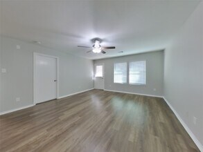 814 Lightningbug Ln in Conroe, TX - Building Photo - Building Photo