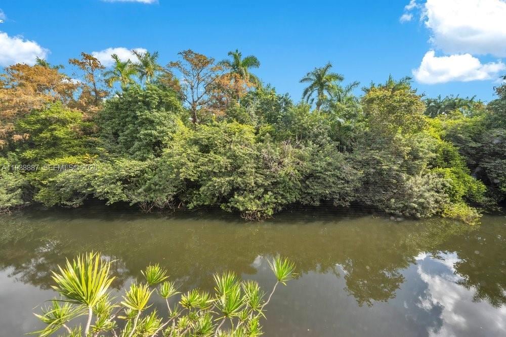 105 Royal Pk Dr in Oakland Park, FL - Building Photo