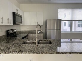 2121 McCoy Rd in Belle Isle, FL - Building Photo