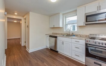 103 Essex St, Unit 1 in Saugus, MA - Building Photo - Building Photo