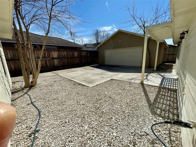 property at 1635 Chippendale Rd