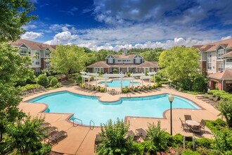 The Cove at Priest Lake in Hermitage, TN - Foto de edificio - Building Photo