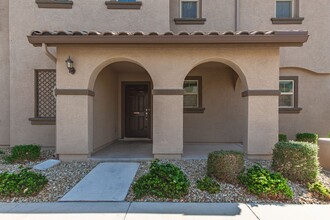 16355 W Latham St in Goodyear, AZ - Building Photo - Building Photo