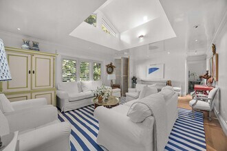 295 6th St N in Naples, FL - Foto de edificio - Building Photo