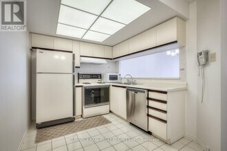 330-1330 Alton Towers Cir in Toronto, ON - Building Photo - Building Photo