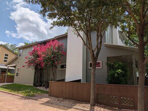 910 Romeria Dr in Austin, TX - Building Photo - Building Photo
