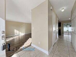 11007 Summer Dr in Tampa, FL - Building Photo - Building Photo