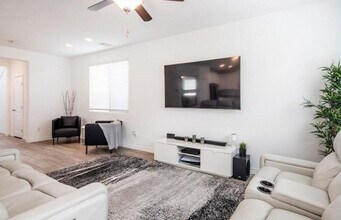 3011 Coveri Ct in Las Vegas, NV - Building Photo - Building Photo