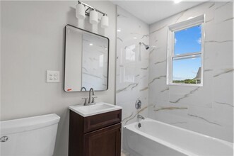 382 Orms St in Providence, RI - Building Photo - Building Photo