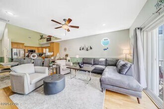 5405 Thomas Dr in Panama City Beach, FL - Foto de edificio - Building Photo