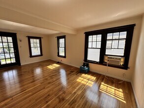 128 Grove Pl in West Haven, CT - Building Photo - Building Photo
