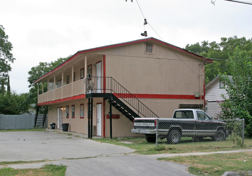 2712 Perez St in San Antonio, TX - Foto de edificio