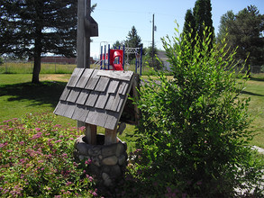 Pondside Gardens Apartments in St Anthony, ID - Building Photo - Building Photo