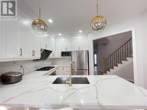 485 English Rose Ln in Oakville, ON - Building Photo - Building Photo
