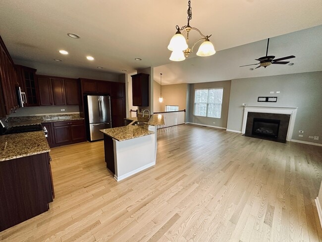 603 Grosvenor Ln