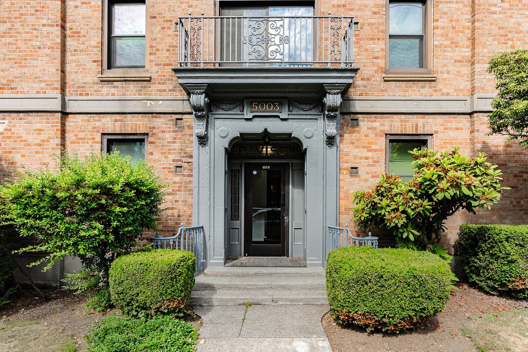 Davison Apartments in Seattle, WA - Building Photo