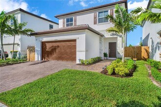 2444 SE 24th Ave in Homestead, FL - Building Photo - Building Photo