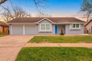 5330 Hialeah Dr in Houston, TX - Building Photo