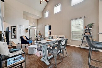 7709 Menchaca Rd in Austin, TX - Building Photo - Building Photo