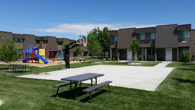 Emerald Court in Emmett, ID - Foto de edificio - Building Photo