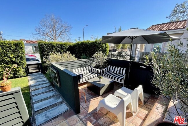 3159 Hutchison Ave in Los Angeles, CA - Building Photo - Building Photo