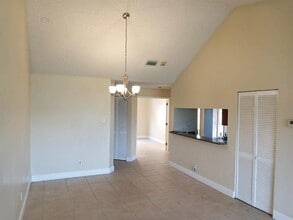 1055 Coral Club Dr in Coral Springs, FL - Building Photo - Building Photo