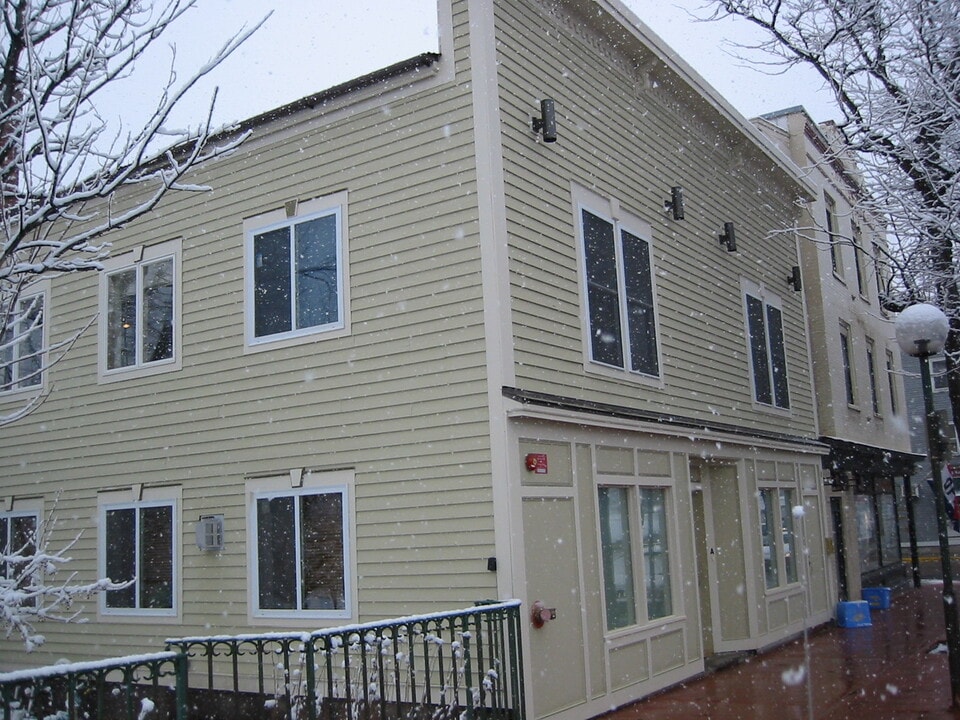 8 Main St, Unit 8 Main St - Unit B in Winooski, VT - Building Photo