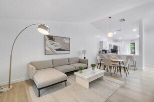 13175 Chadwick Ct in Wellington, FL - Building Photo