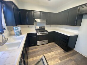 1083 Galileo Ct in Hanford, CA - Building Photo - Building Photo