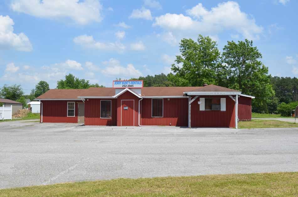 1343 Highway 145 S in Harrisburg, IL - Foto de edificio